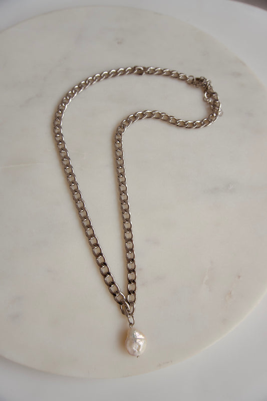 Nera Necklace